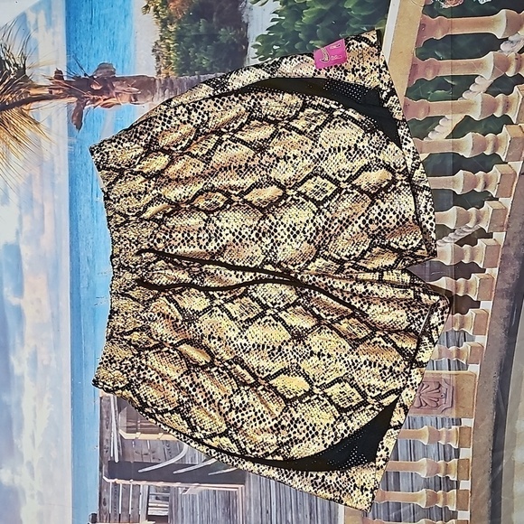 Nike Fly Gold Black Shorts Size Medium NWT - Picture 2 of 8